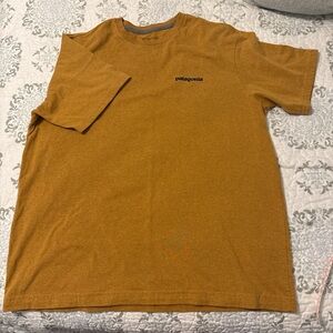 Patagonia men's short-sleeved shirt, mustard, organic cotton (M)